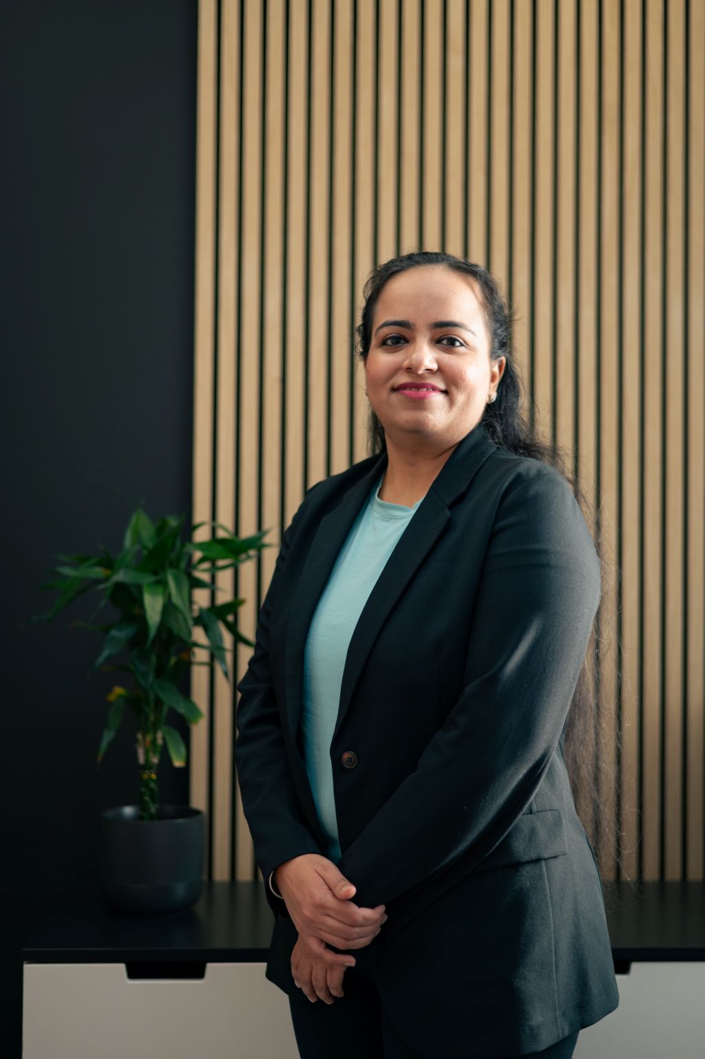 vaneet kaur office administrator